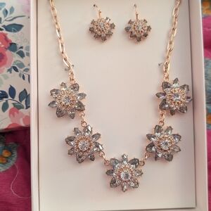 Fashion Jewelry Gold and Silver Floral Necklace Set